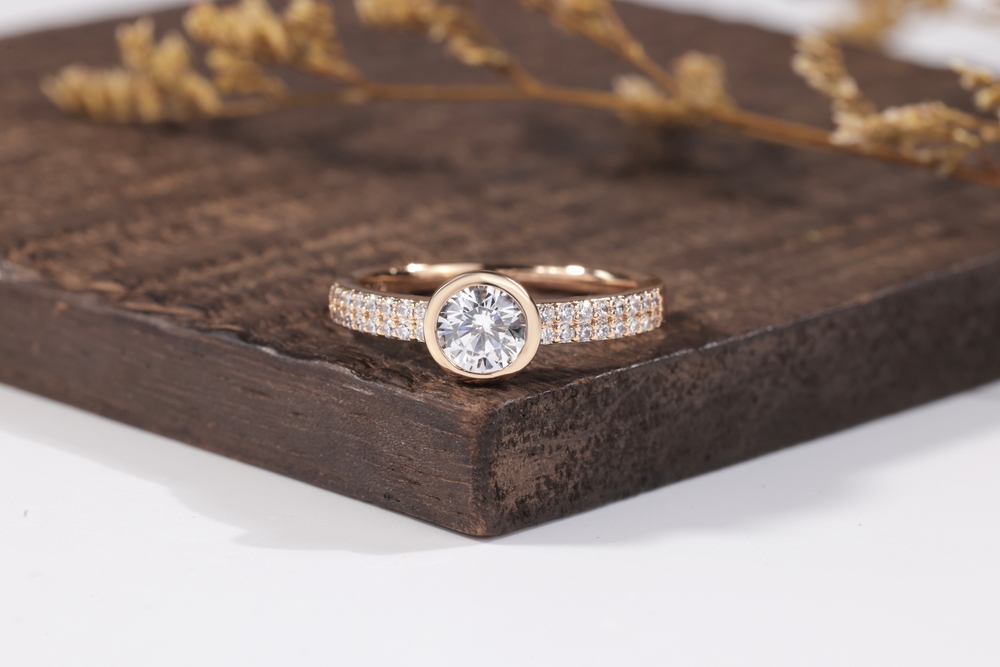 vintage vs modern engagement ring